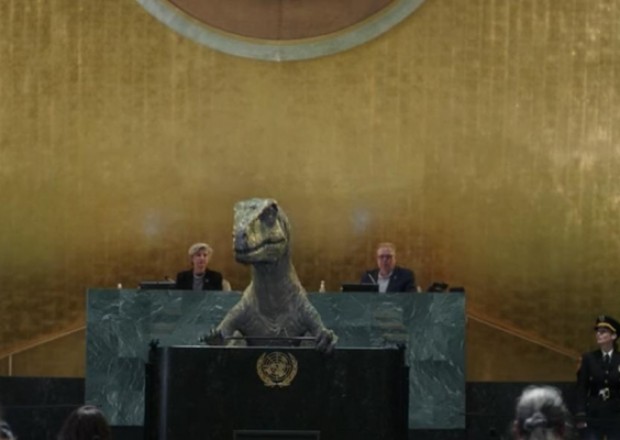 BMT-də "çıxış edən" dinozavr dünya liderlərinə səsləndi - VİDEO