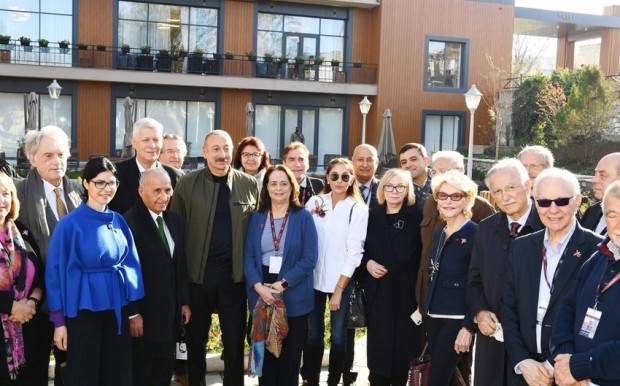 Prezident Cıdır düzündə VIII Qlobal Bakı Forumunun iştirakçıları ilə görüşüb - YENİLƏNİB (FOTOLAR)