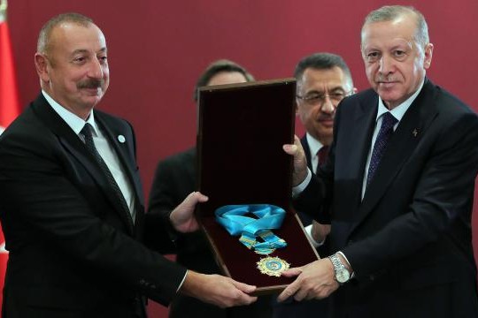 İlham Əliyevə Türk Dünyasının Ali nişanı təqdim edildi (FOTO-YENİLƏNİB)