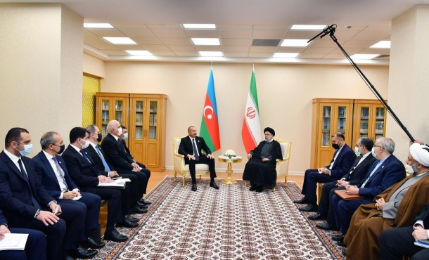 İlham Əliyev İran Prezidenti ilə görüşdü- YENİLƏNİB