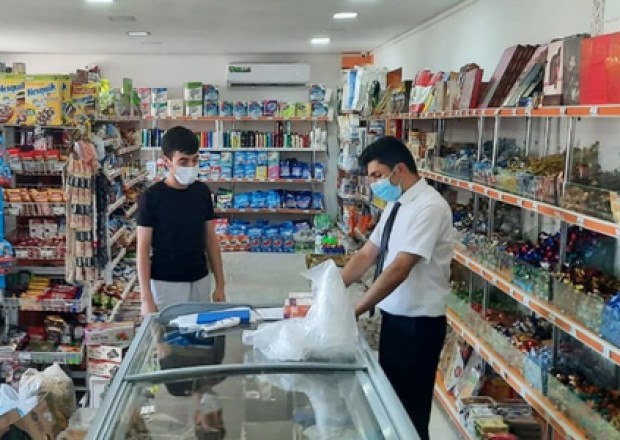 “Kazbek” marketdə şirniyyatdan qurd çıxdı 