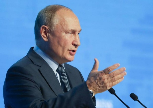 Putin miqrant böhranı məsələsində Belarusu dəstəklədi