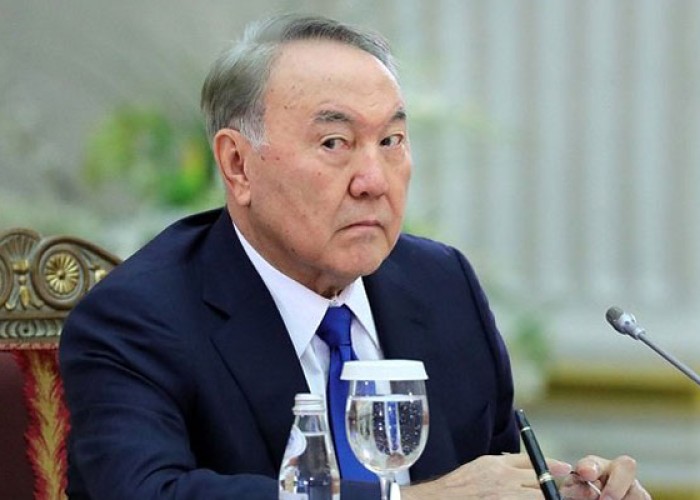 Nazarbayev Qazaxıstanı tərk etdi