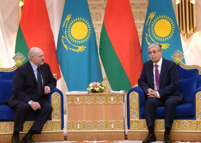 Lukaşenko və Tokayev telefonla danışdı