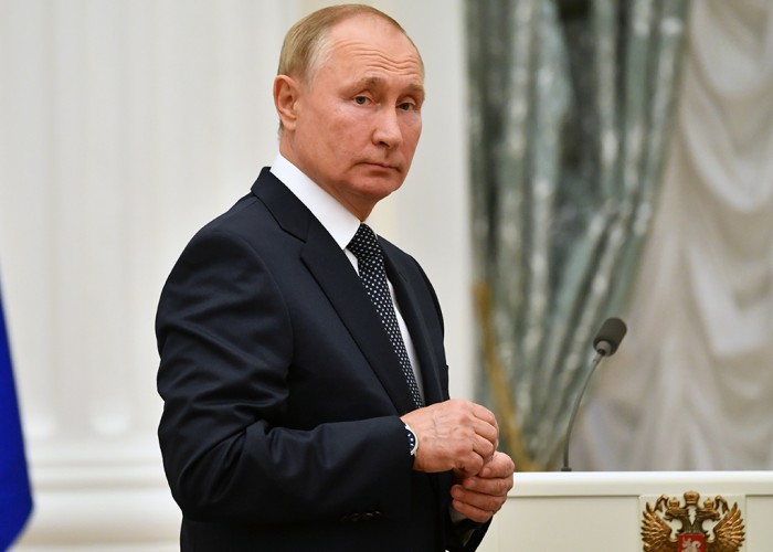Putin daha bir ordendən məhrum edildi 