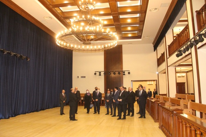 Gəncə Dövlət Dram Teatrının yeni binasında ilk tamaşa nümayiş olundu - FOTOLAR