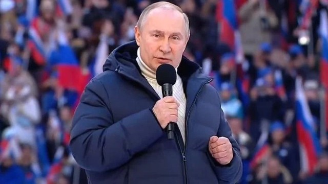 Rusiya liderinin 22 minlik geyimi tənqid olundu - FOTO