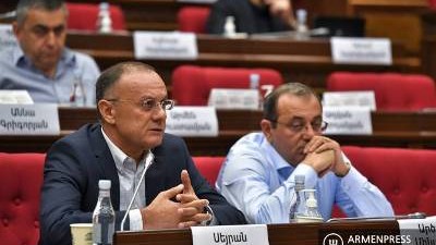 "Ermənistan" fraksiyası deputat mandatından imtina edir 