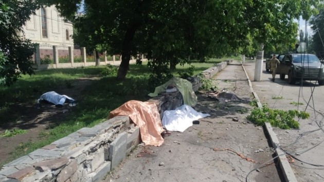Rusiya Donetskdə avtobus dayanacağını vurdu - 8 ÖLÜ (FOTO)