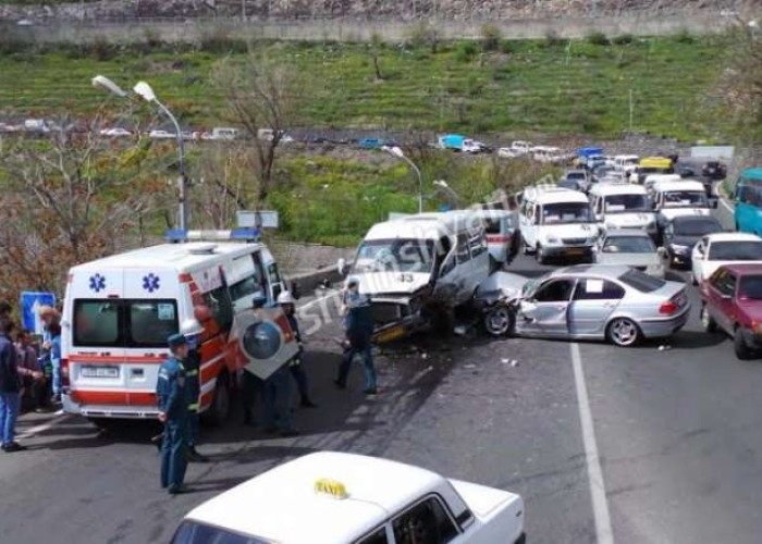 Ermənistanda ağır yol qəzası - 10 yaralı