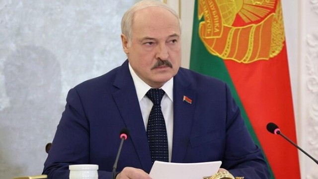Lukaşenko təcili iclas keçirdi 