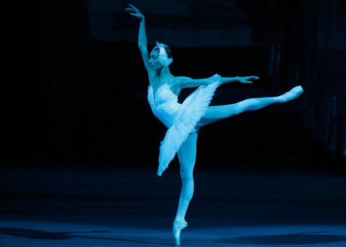 "Sanksiyalar səbəbindən balerinalar ayaqqabısız qalıb" - Vladimir Urin