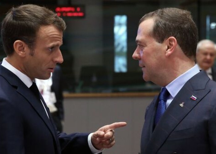 "Makron Qarabağdan danışarkən erməni diasporuna arxalanır" - Medvedev