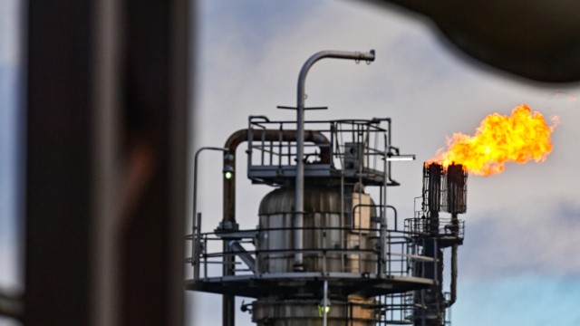 İran Venesuelada neft emalı zavodunu işə salır 