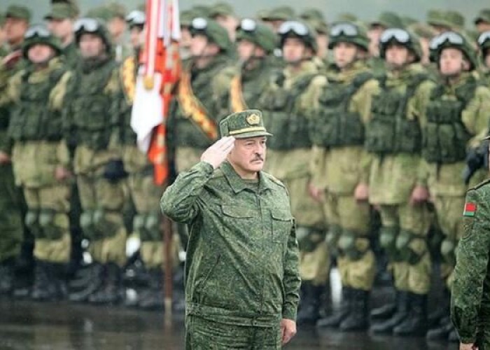 Belarusda hərbi komissarlıqlara çağırış başladı (FOTO)