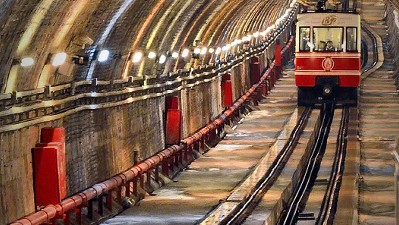 İstanbulda metroda yanğın oldu 