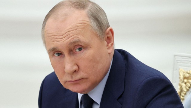 “Ukraynanın Ali Baş Komandanı xarici ölkədədir” - Putin