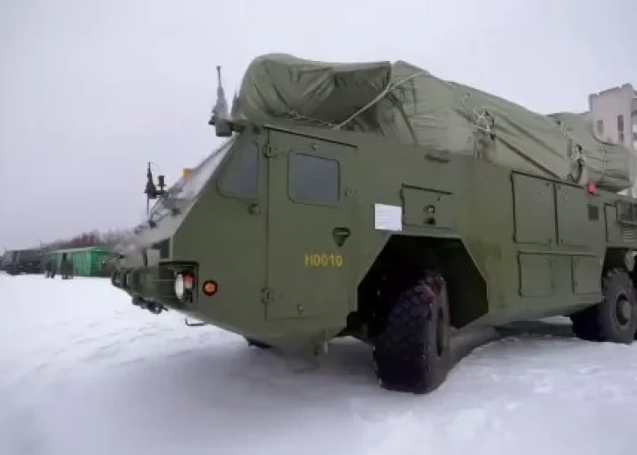 Rusiya bu raketlərini Belarusa ötürür - VİDEO