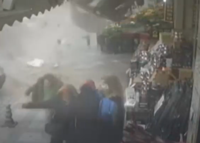 İstanbulda güclü partlayış - Yaralananlar var (VİDEO)