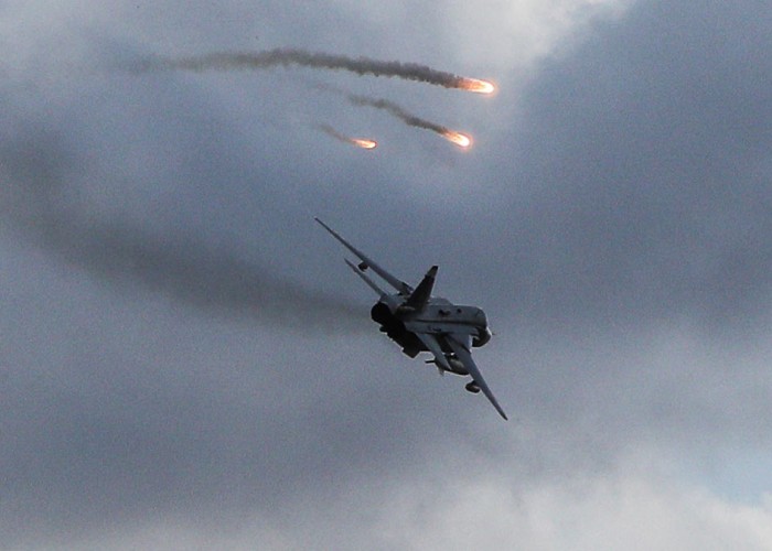 Rusiya hava döyüşü zamanı Ukraynanın "Su-24" təyyarəsini vurdu