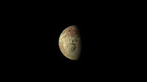 NASA Yupiterin peykinin ilk dəqiq şəkillərini çəkib - FOTO
