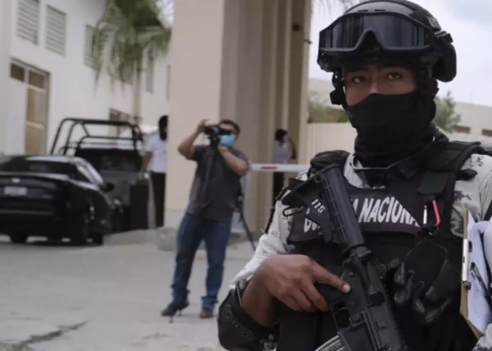 Meksikada mafia üzvləri turizm kurortuna silahlı basqın etdi - Ölənlər var