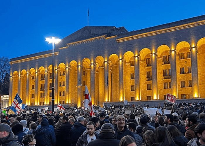 Gürcüstan parlamenti etirazlara səbəb olan qanunu ləğv etdi