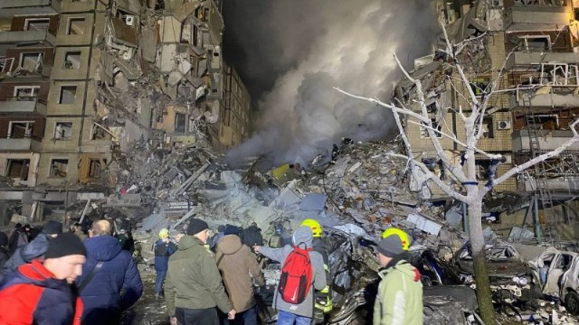 Rusiya Ukraynada yaşayış binasını vurdu: Ölənlər var