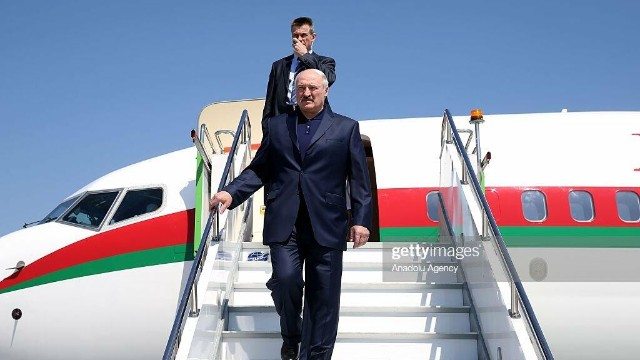 Lukaşenko Moskvaya getdi - VİDEO