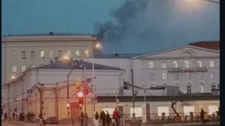 Moskvada Müdafiə Nazirliyinin binası yanır