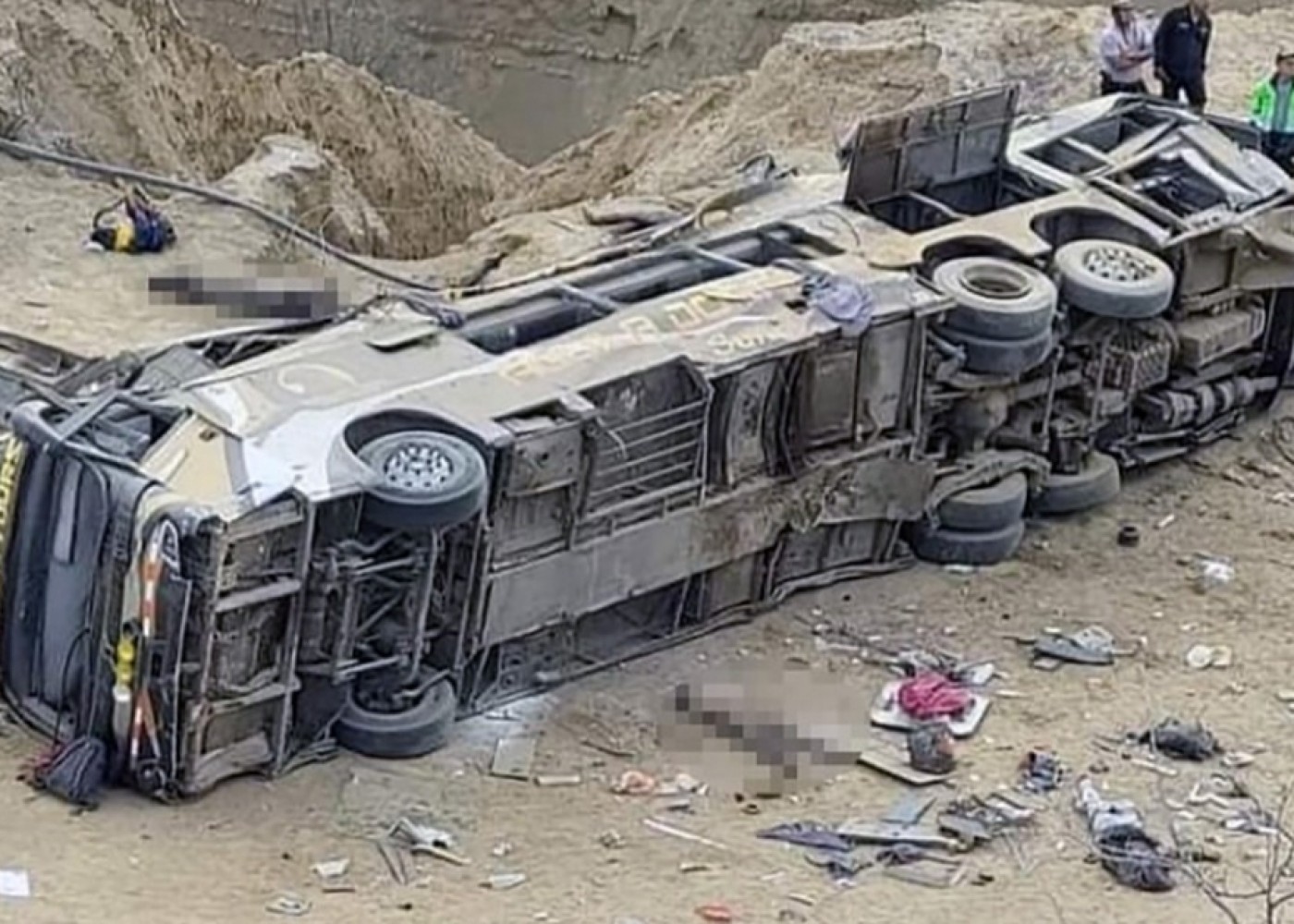 Peruda sərnişin avtobusu qəzaya uğradı - Ölən və yaralananlar var