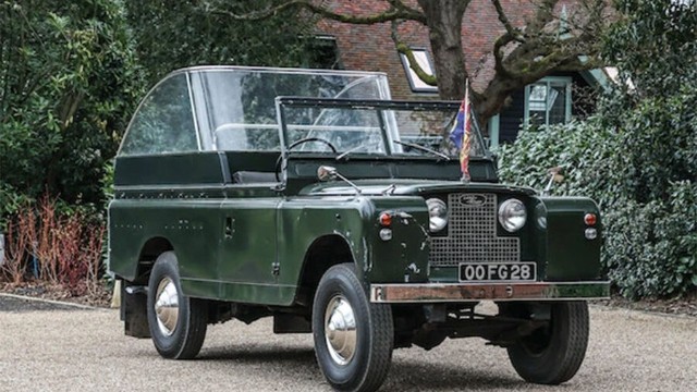 II Elizabetin "Land Rover"i hərraca çıxarılır 