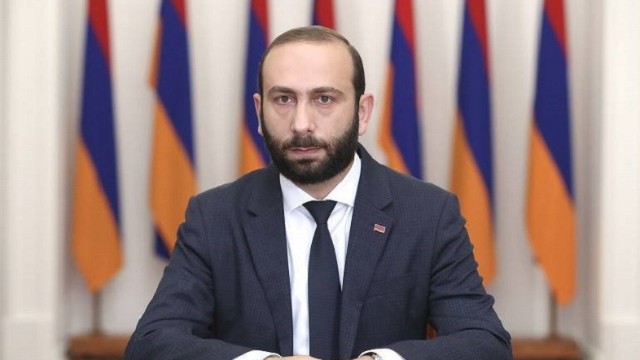 "Azərbaycanla bəzi ərazilərdə sərhədçilər xidmət edir" - Mirzoyan