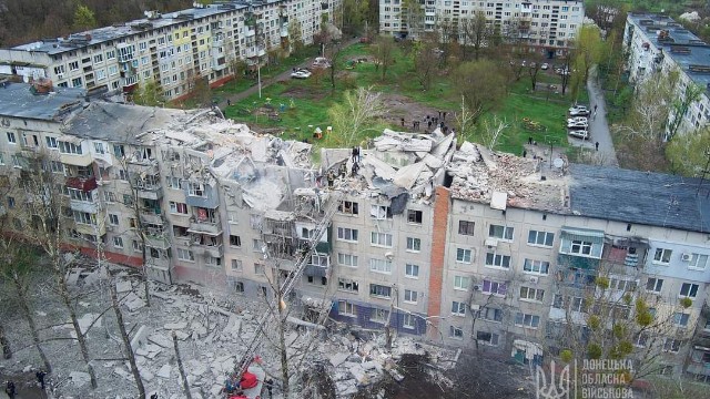 Ruslar yaşayış binasını vurdu - Ölən və yaralılar var