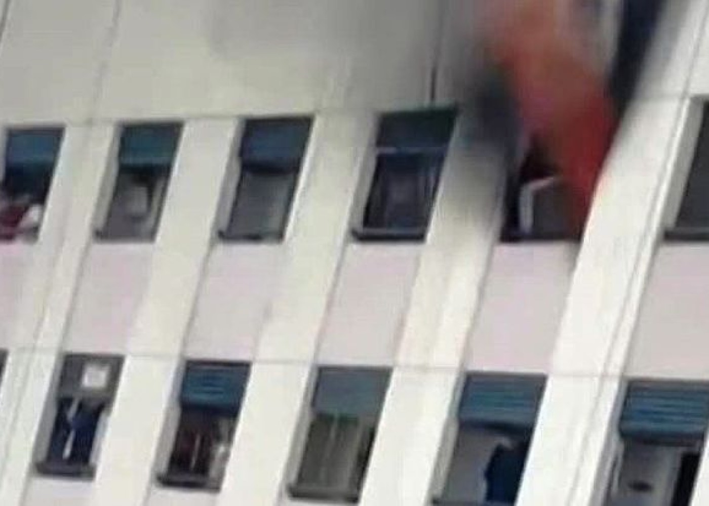 Dubayda bina yandı - 16 ölü