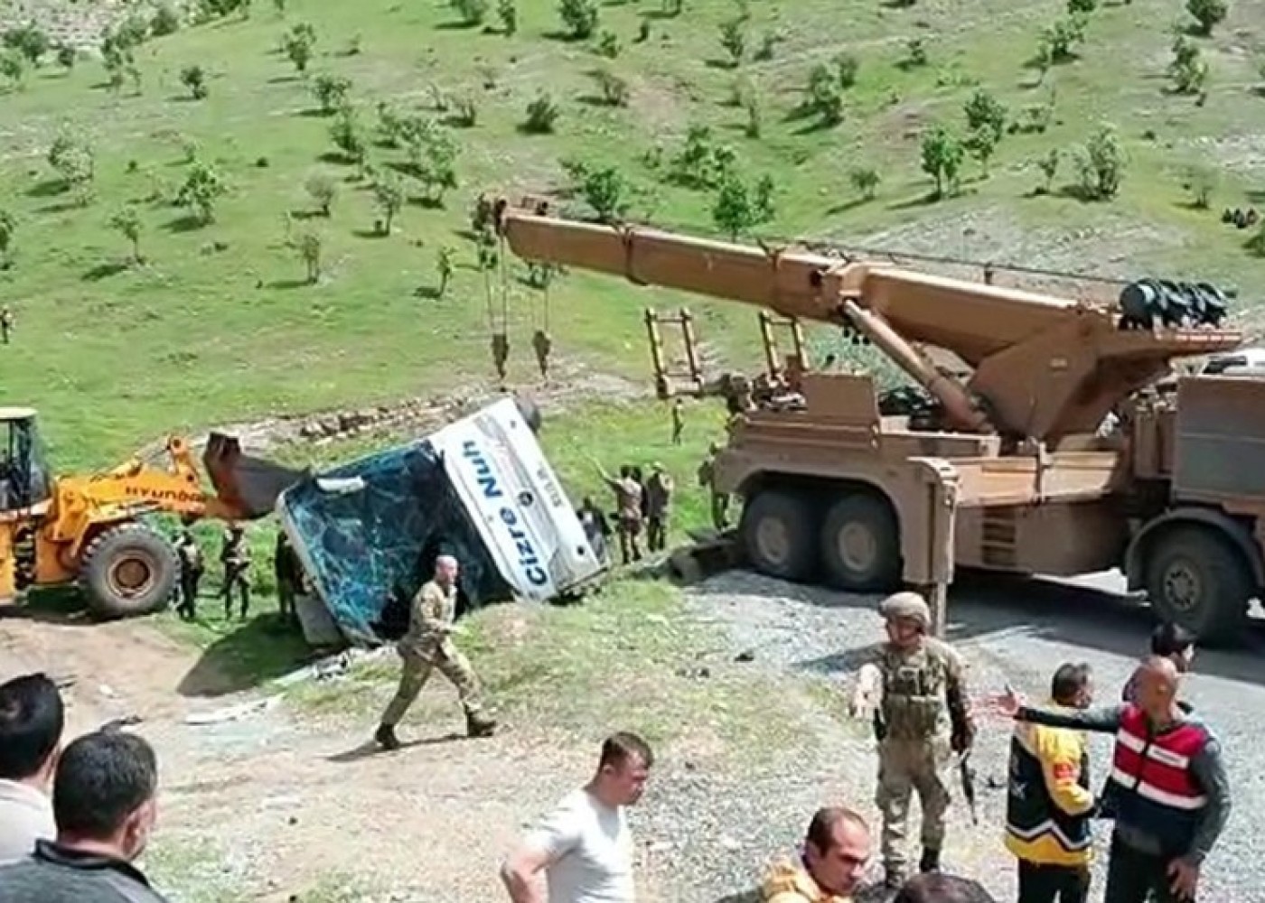 Türkiyədə hərbçiləri daşıyan avtobus aşdı - Ölənlər və yaralananlar var