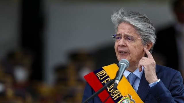 Ekvador Prezidenti parlamenti buraxdı