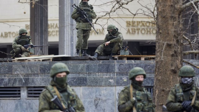 Rusiya Krımdan hərbi sənədləri “evakuasiya edir” 
