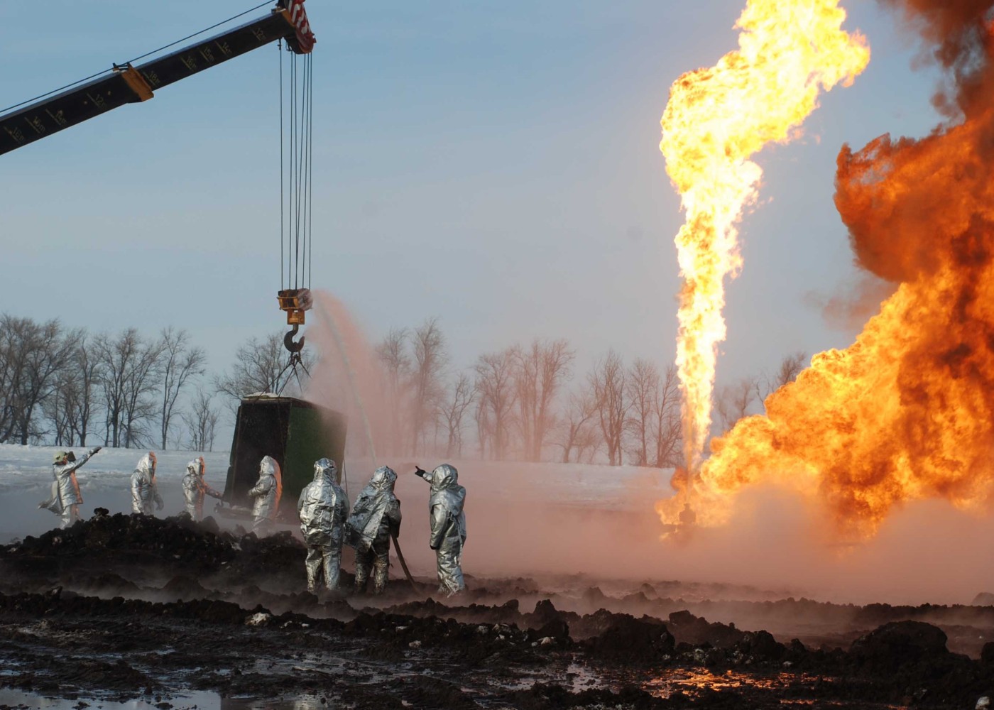 Qazaxıstanda neft-qaz yatağı yandı