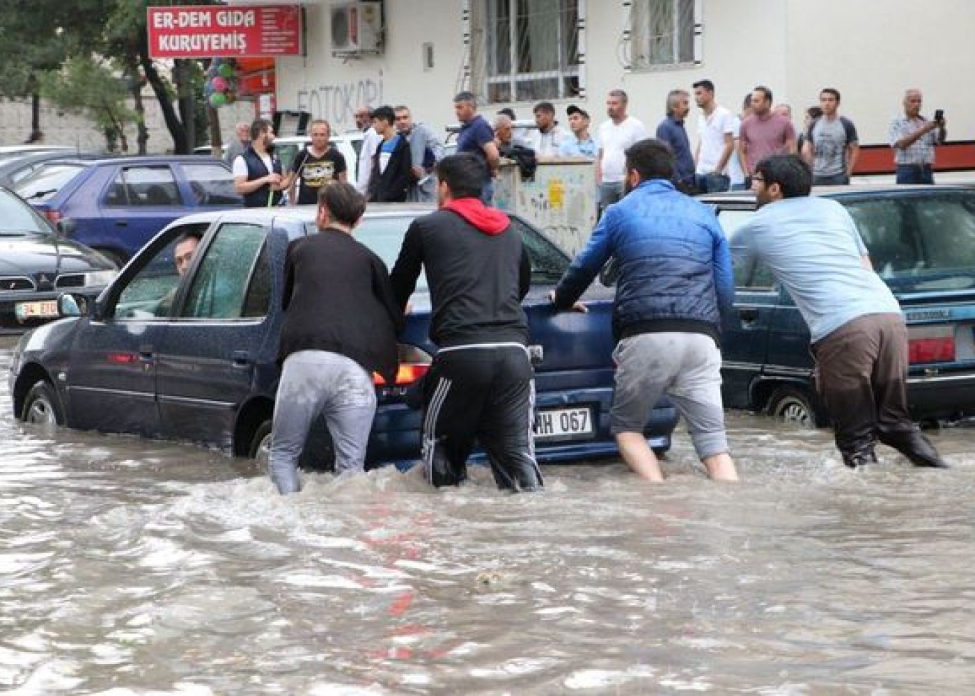 Ankara suyun altında qaldı - VİDEO
