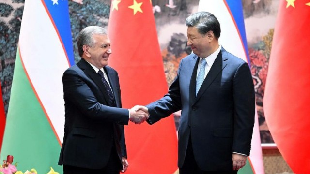 Mirziyoyev Çin liderini Özbəkistana dəvət etdi