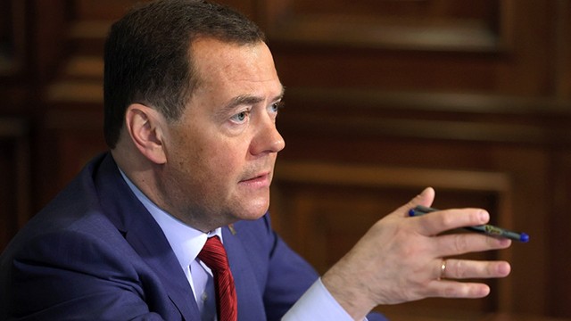 Medvedev Baydeni "köhnə çürük kötük" adlandırdı
