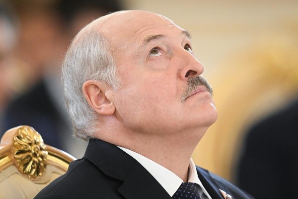 "Yüzlərlə belarus Lukaşenkonu devirmək üçün hazırlıqlara başlayıb" - KİV