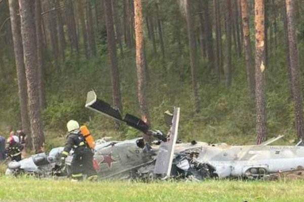 Belarusda helikopter sərt eniş etdi - Yaralılar var