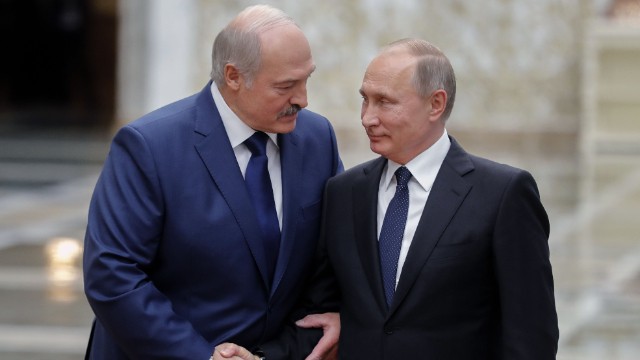 Putin "görülən işlərə görə" Lukaşenkoya təşəkkür etdi