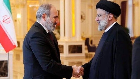 Paşinyan İran Prezidenti ilə danışdı 