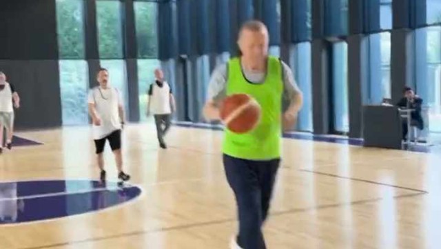 Ərdoğan millət vəkilləri ilə basketbol oynadı - VİDEO