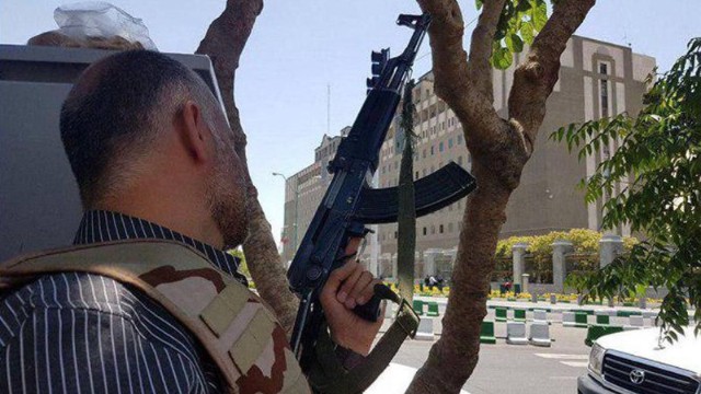 İranda məhkəməyə silahlı hücum edildi