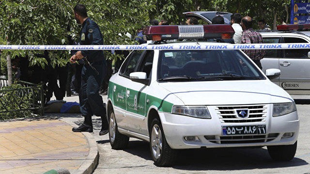 İranda telefon mağazasına silahlı basqın edildi - VİDEO