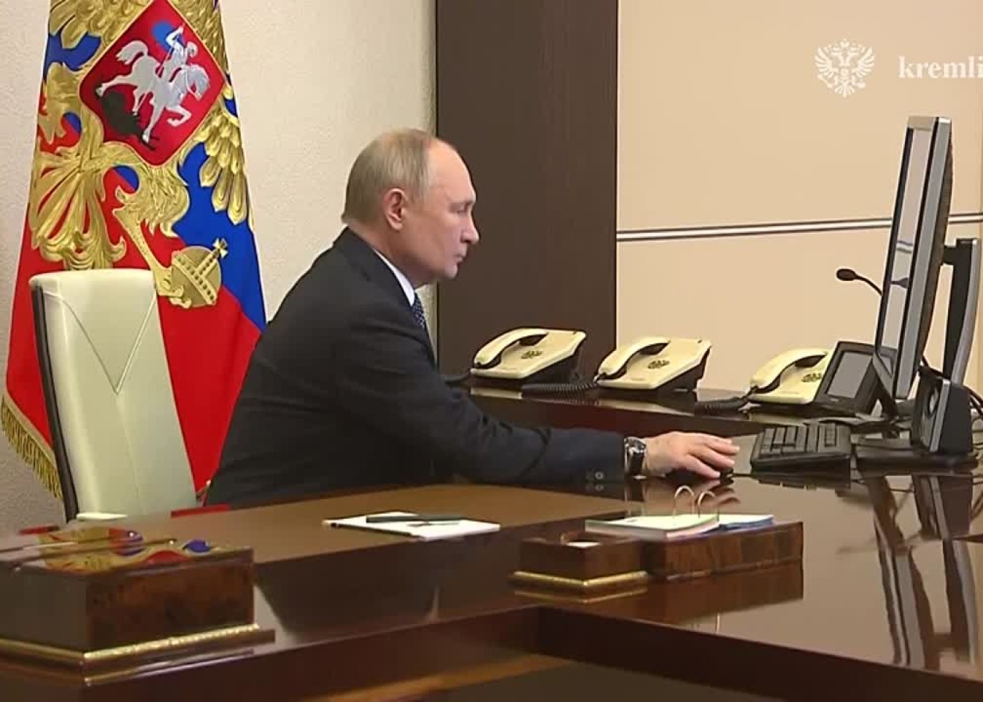 Putin prezident seçkilərində onlayn səs verdi - VİDEO